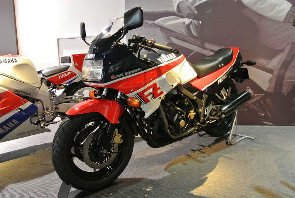 FZ750