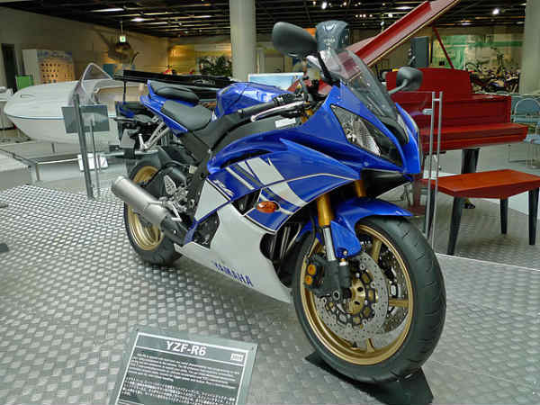 Yzf R6 はスパルタンなss 中古バイク 相場が気になる